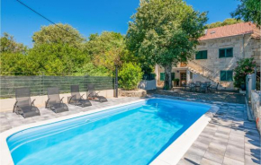 Gorgeous Home In Donji Vinjani With Wifi